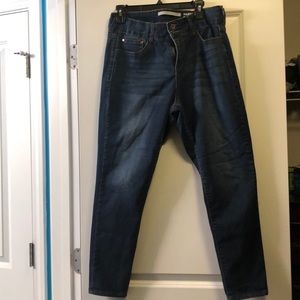 High waist , skinny leg denim